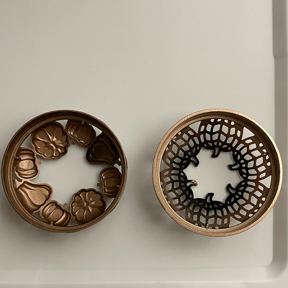Yankee Candle Decorative Fall-Themed Illuma-Lid® Jar Candle Toppers x 2 🎃 - Picture 2 of 4